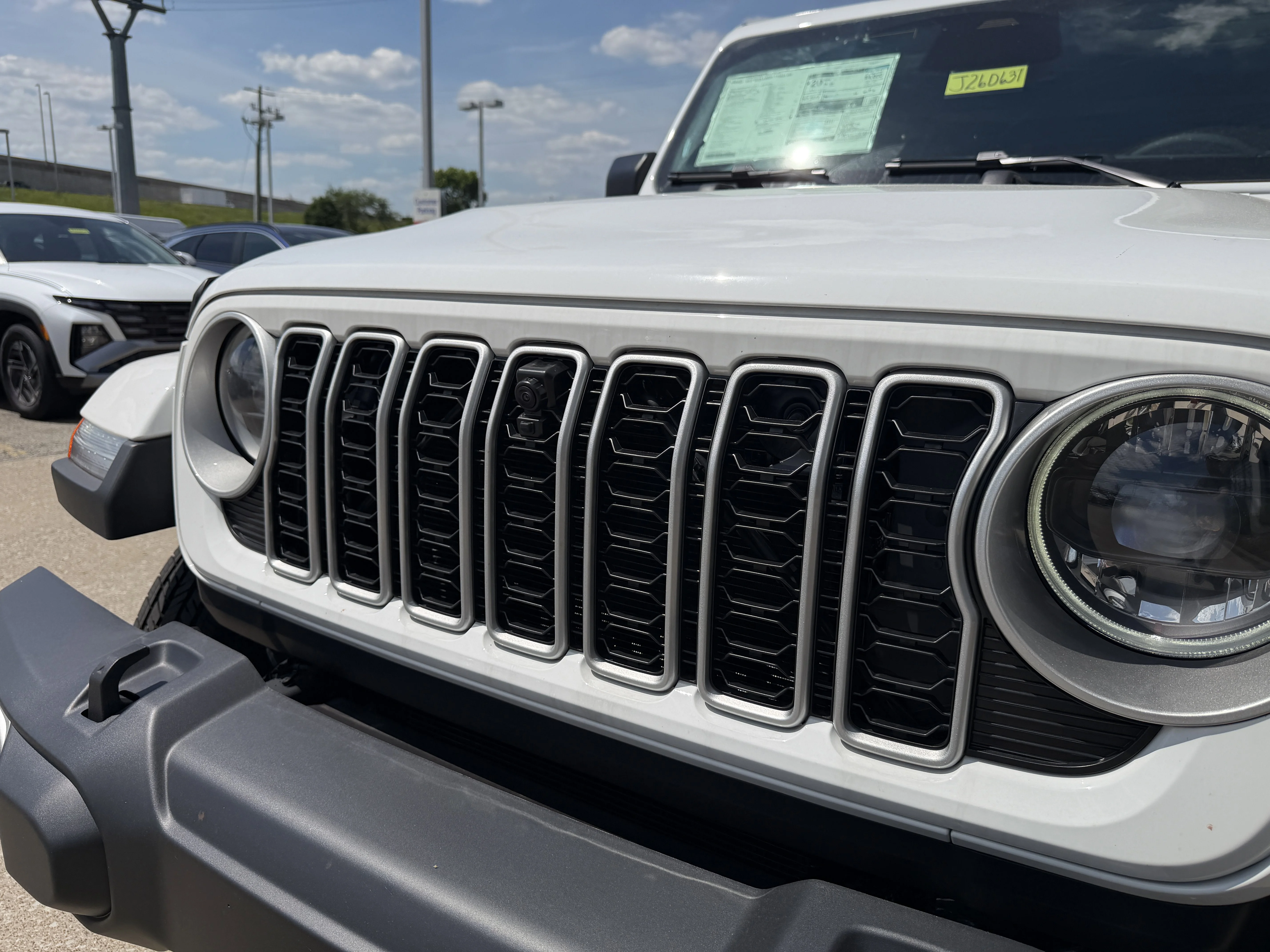New 2026 Bright White Clear-Coat Exterior Paint Jeep Sahara image 21
