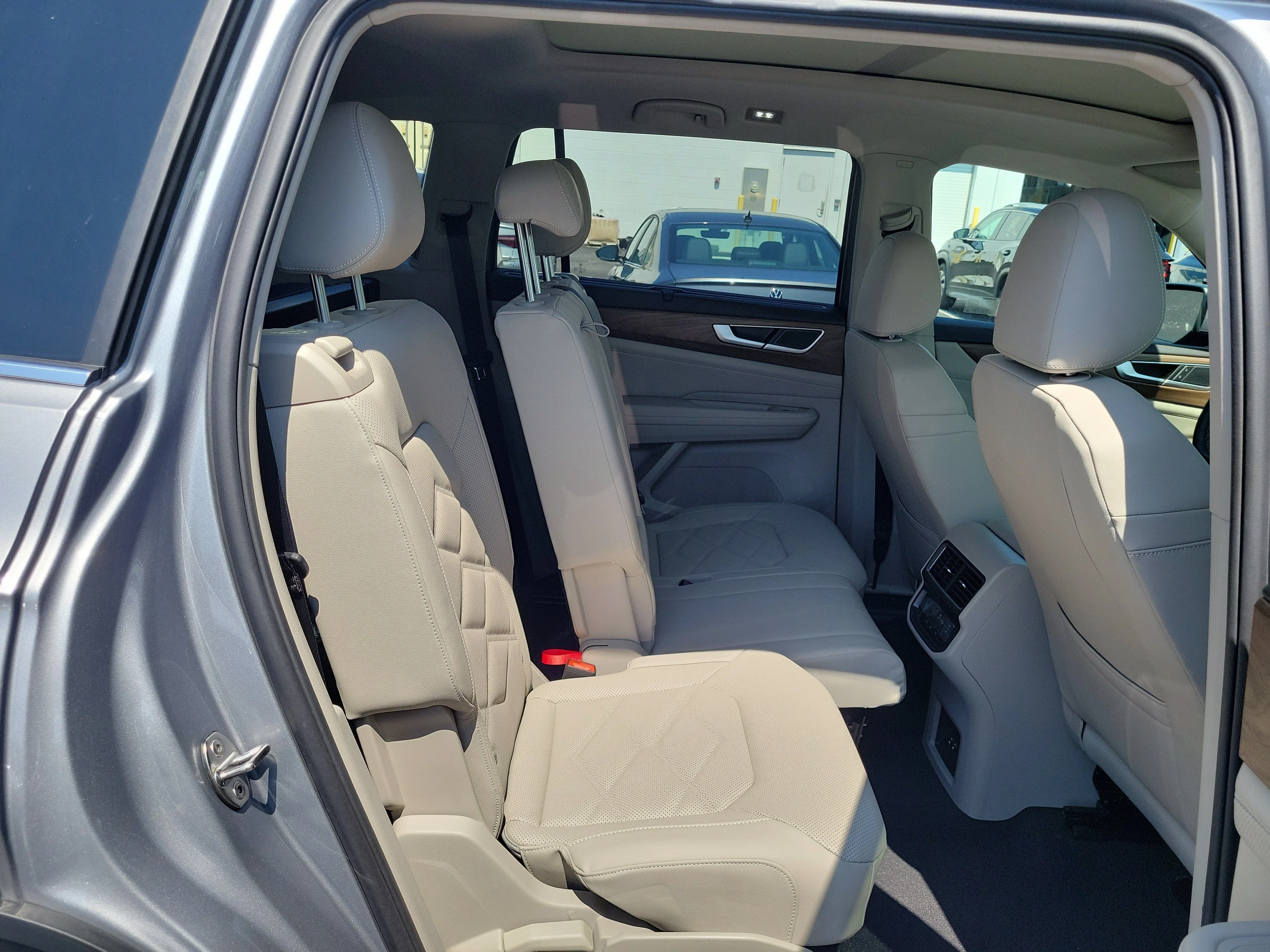New 2026 Silver Volkswagen SE w/Technology image 7