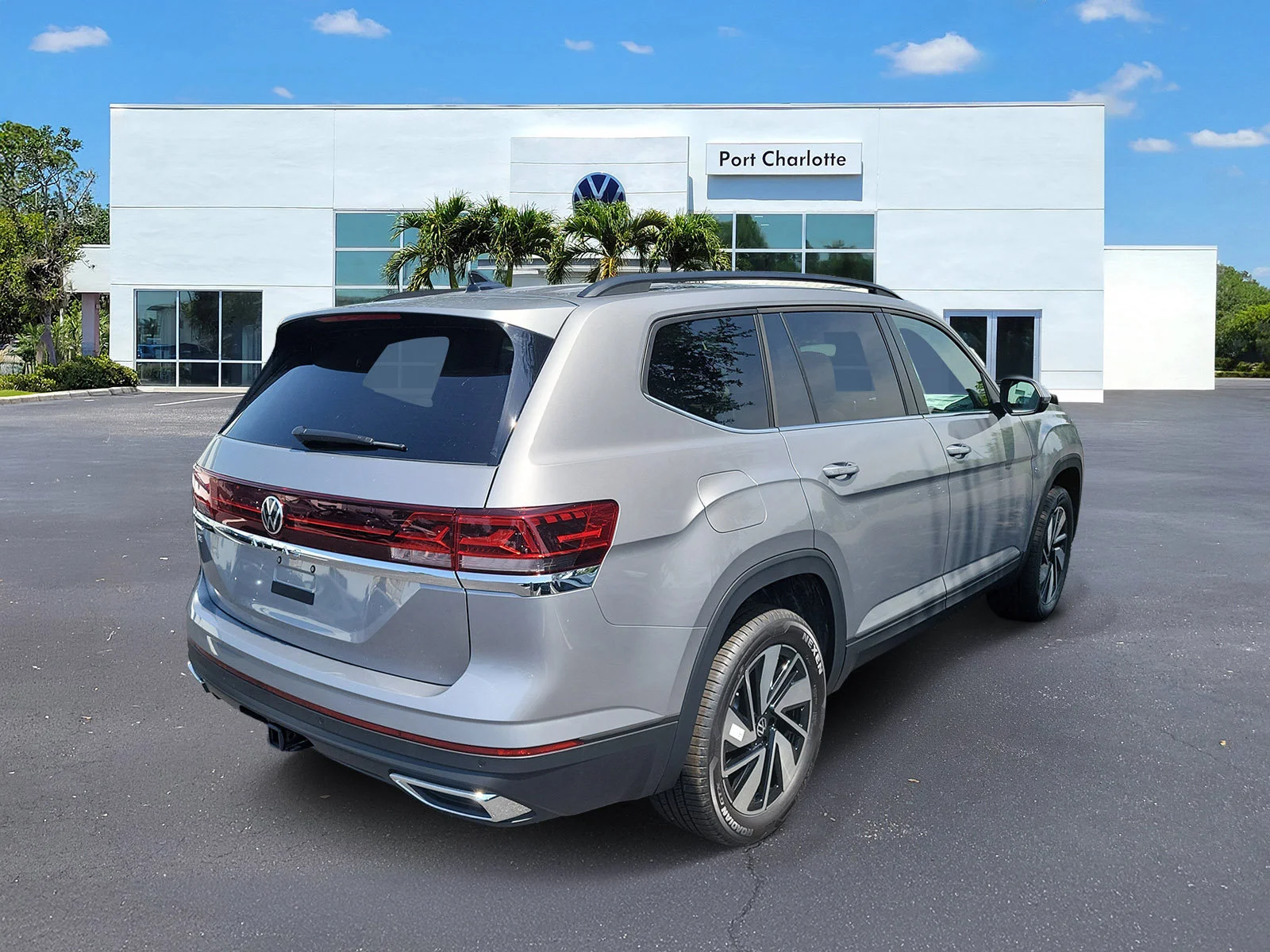 New 2026 Silver Volkswagen SE w/Technology image 32