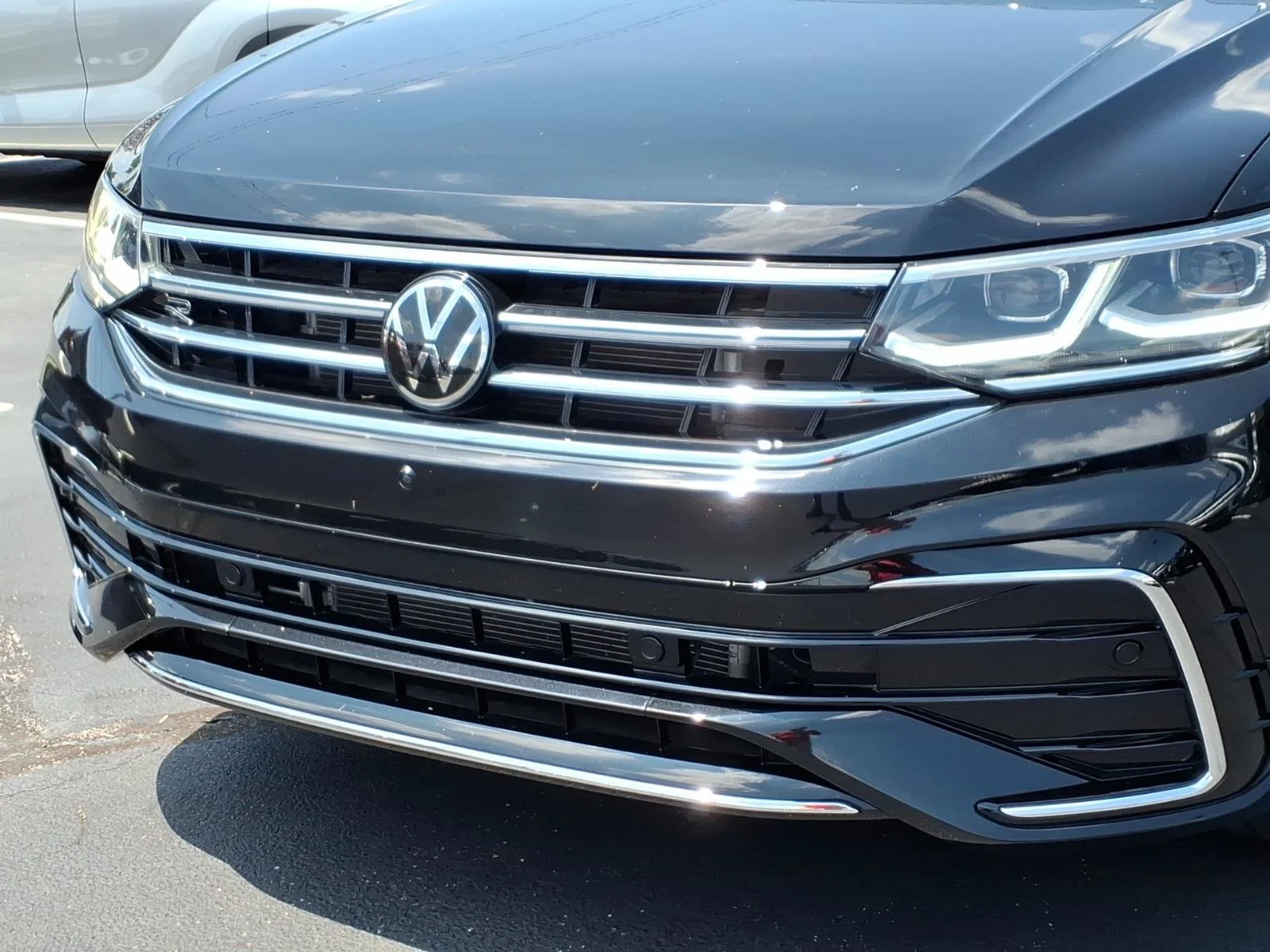 Used 2024 Deep Black Pearl Volkswagen SEL R-Line image 36