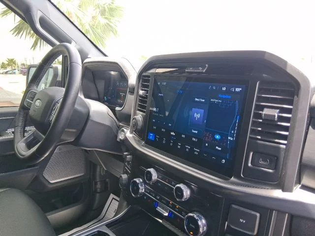 Used 2025 White Ford Lariat image 11