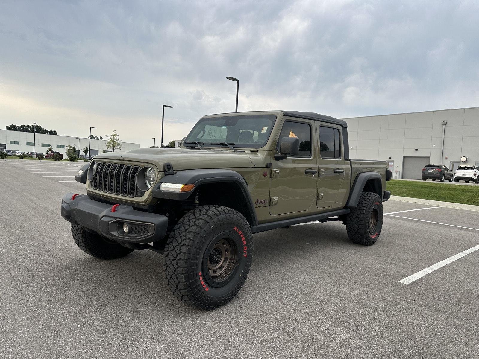 Used 2025 41 Jeep Rubicon image 2