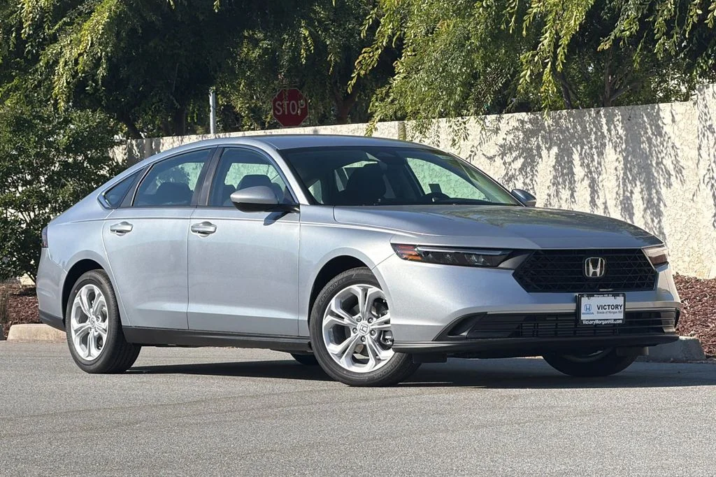 New 2026 Solar Silver Metallic Honda LX image 2