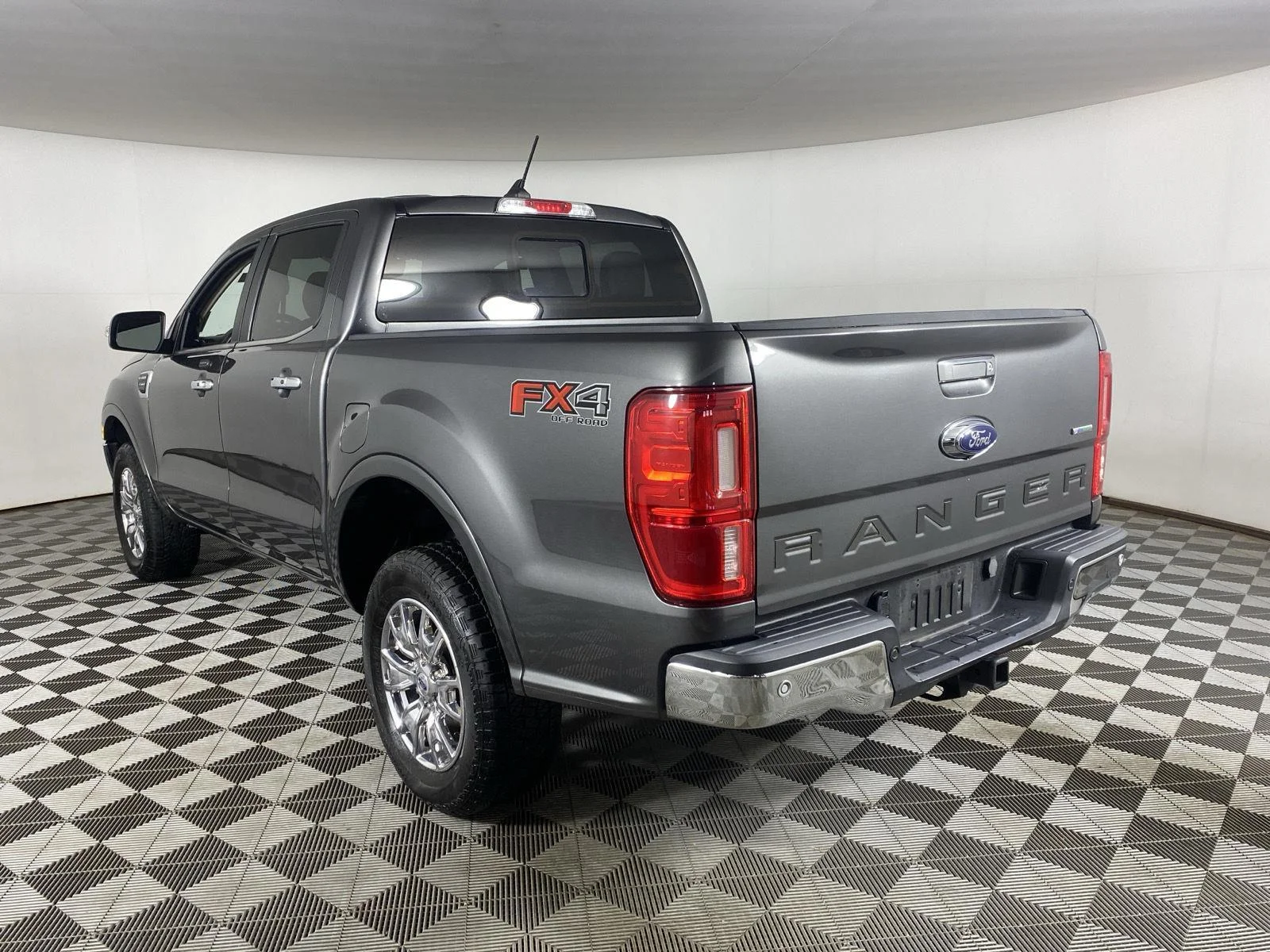 Used 2019 Magnetic Ford LARIAT image 15