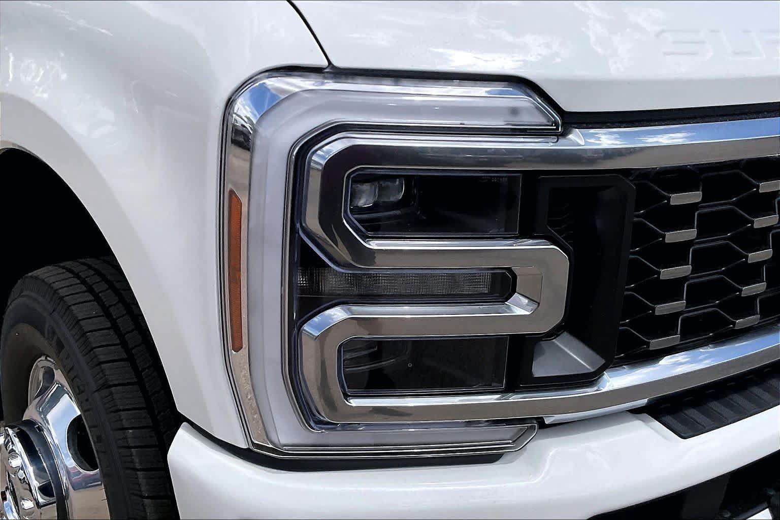 New 2026 Star White Metallic Tri-Coat Ford F-350® Platinum® image 13
