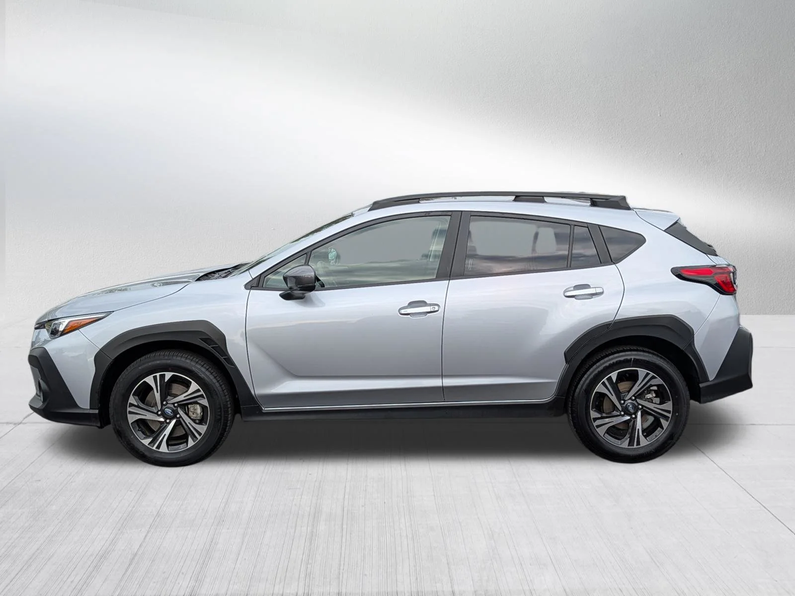 Used 2025 Ice Silver Metallic Subaru Premium image 4