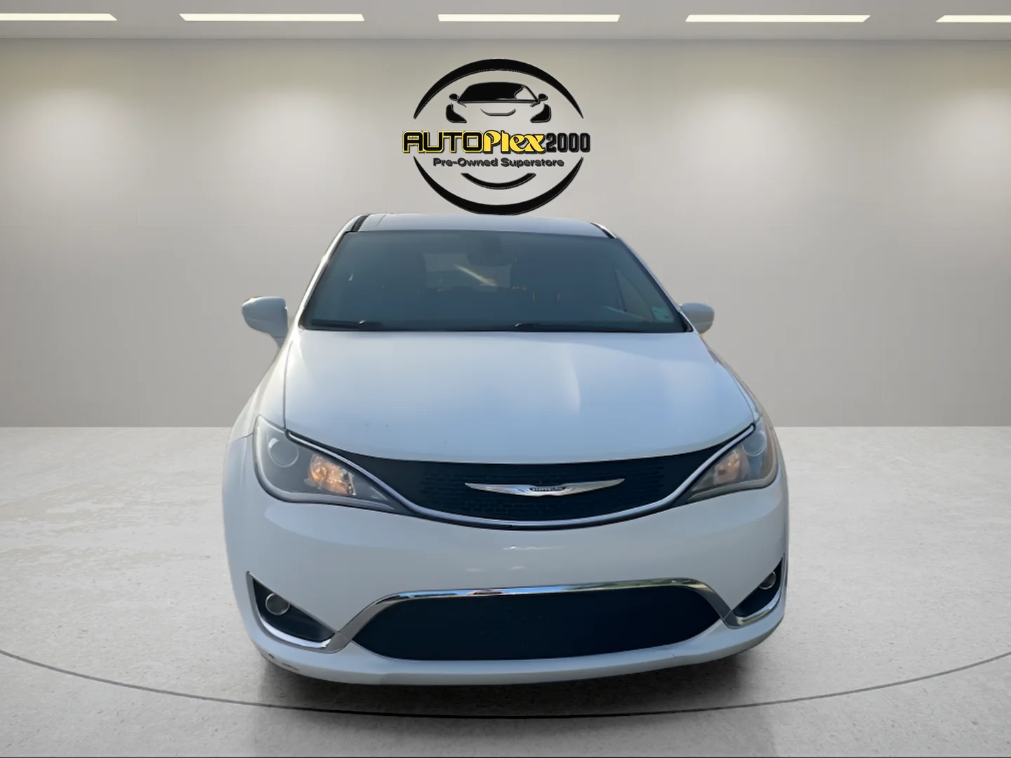 Used 2018 White Chrysler Touring Plus image 2