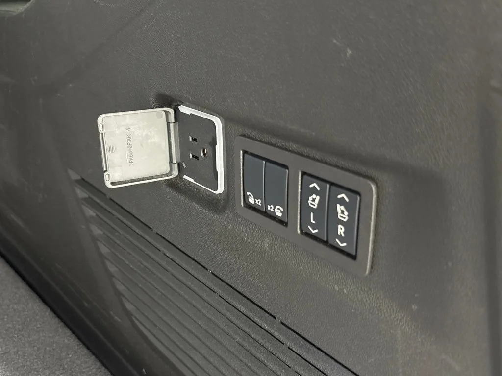 Used 2025 Sterling Metallic GMC Denali image 28