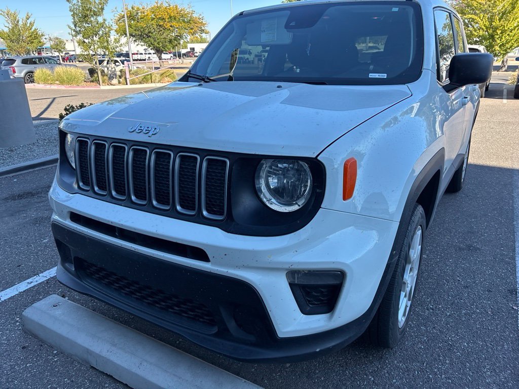 Used 2023 White Jeep Latitude image 3