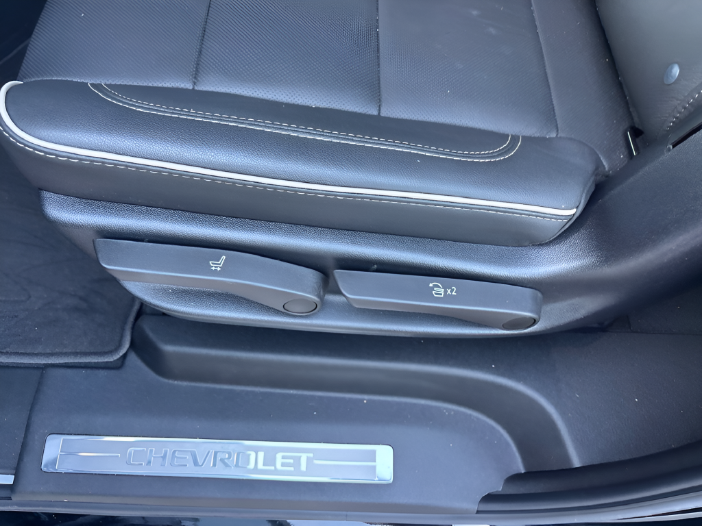 Used 2025 Black Chevrolet Premier image 34
