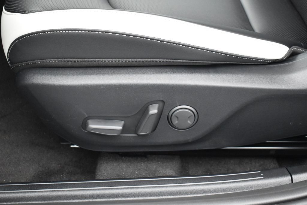 New 2026 Snow White Pearl Kia GT-Line image 8