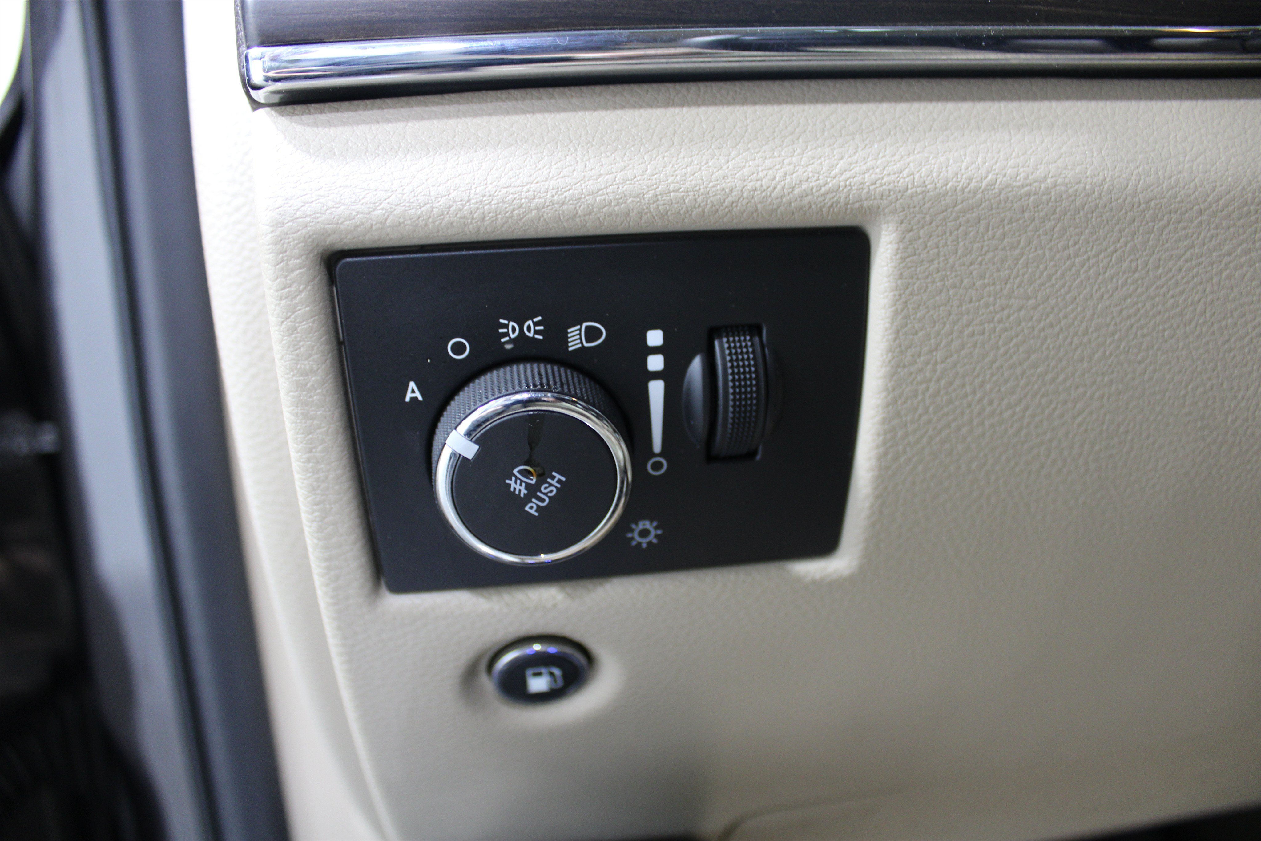 Used 2021 Granite Crystal Metallic Clearcoat Jeep Summit image 8
