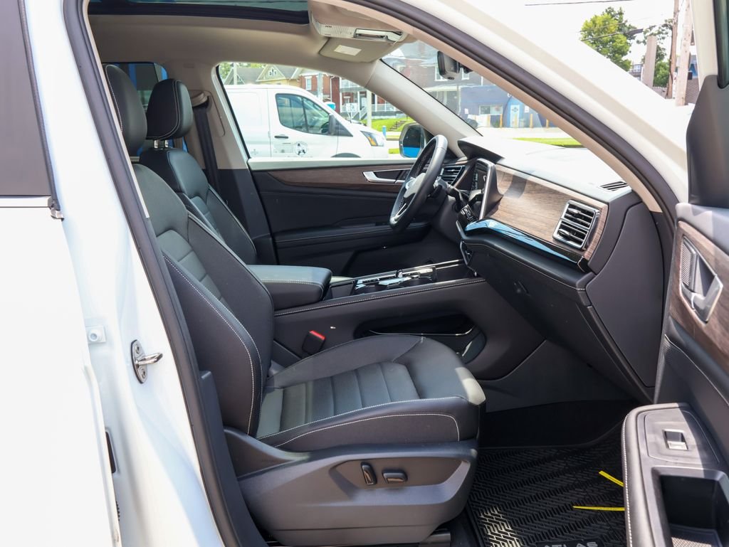 New 2026 White Volkswagen 2.0T SEL image 32