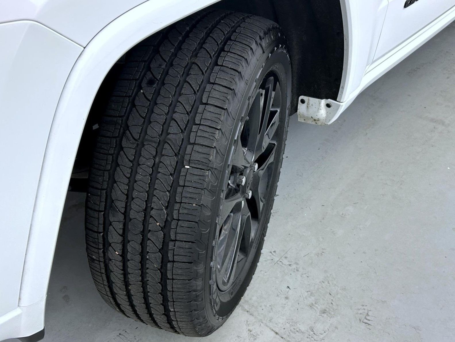 Certified Used 2022 White Jeep Laredo X image 24