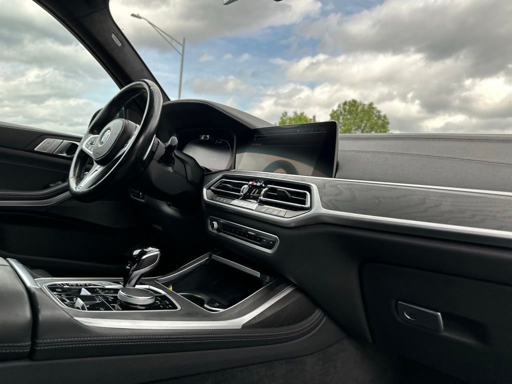 Used 2022 Phytonic Blue Metallic BMW xDrive40i image 25