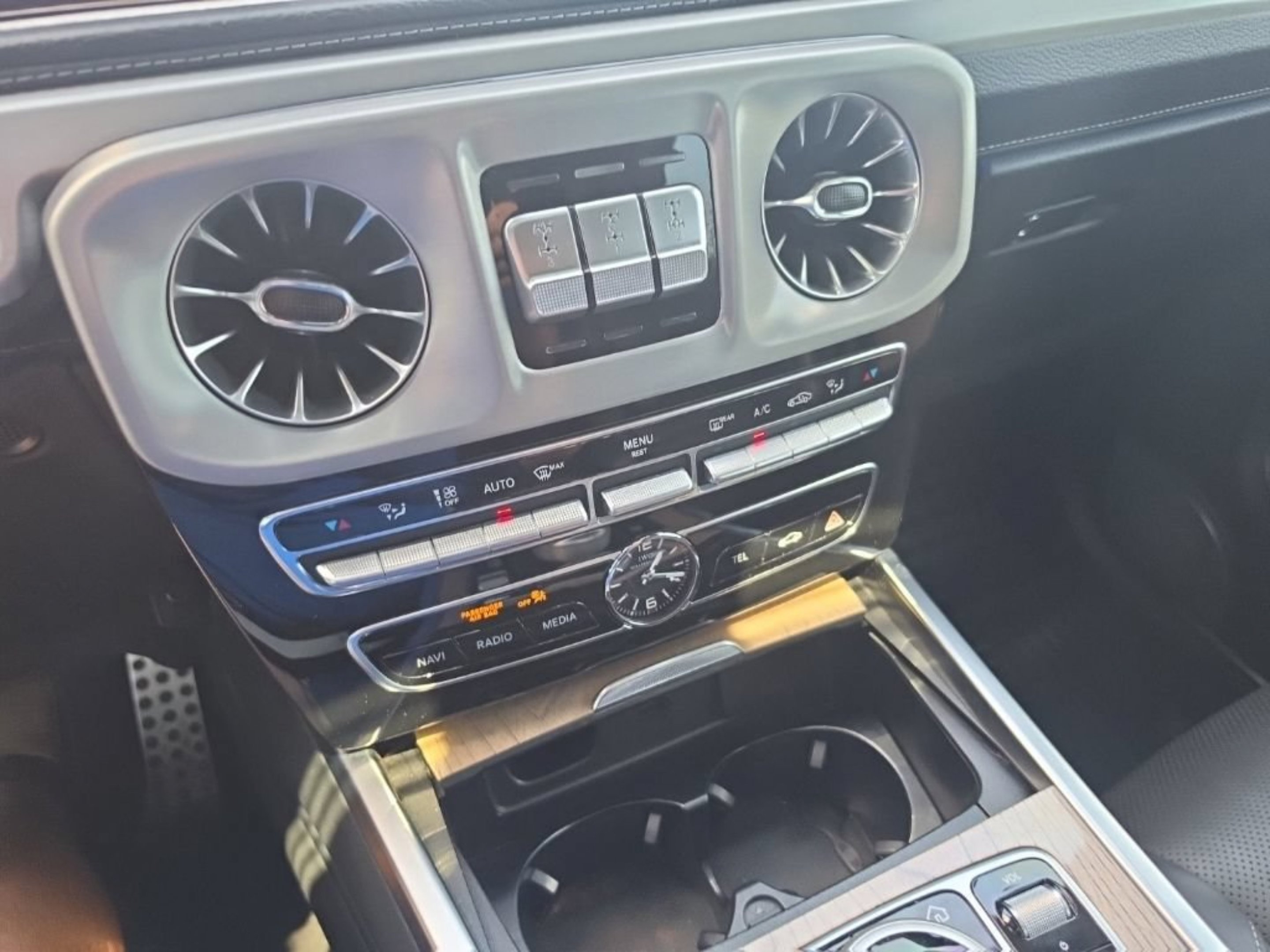 Used 2020 designo Diamond White Metallic Mercedes-Benz G 63 AMG® image 28