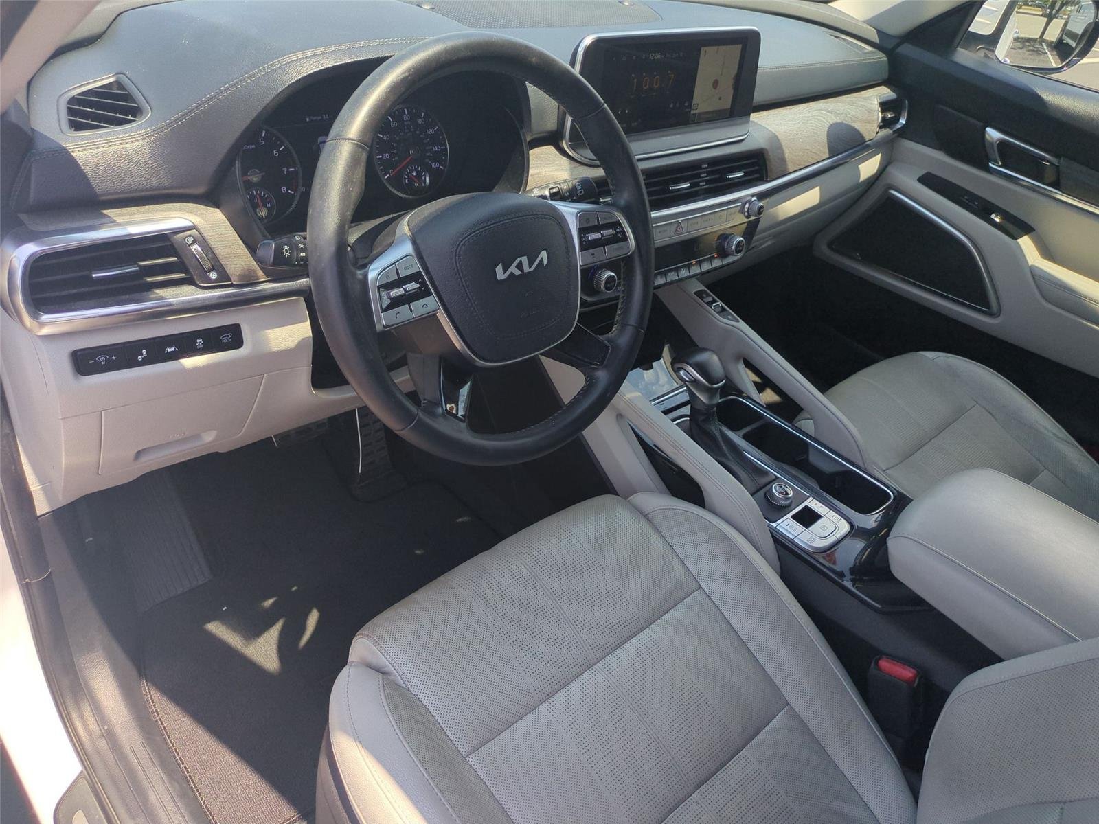 Used 2022 Glacial White Pearl Kia SX image 19