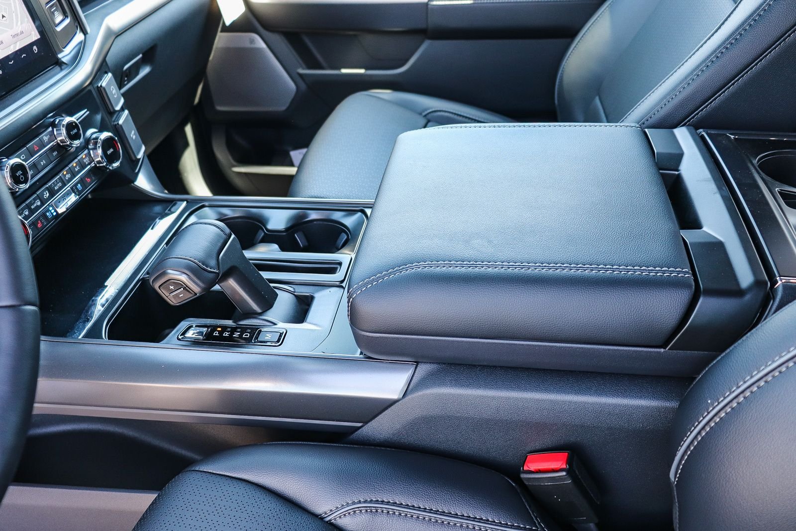 New 2026 Star White Metallic Tri-Coat Ford Lariat® image 19