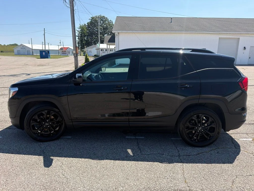 Used 2020 Black GMC SLE image 8