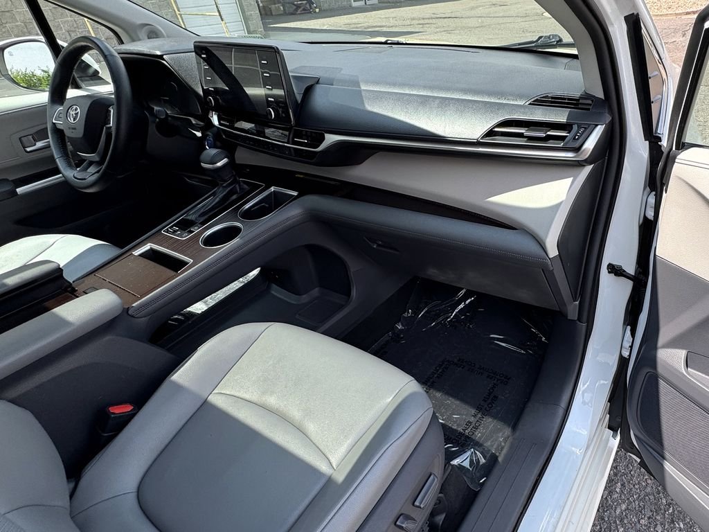 Used 2021 White Toyota XLE image 40