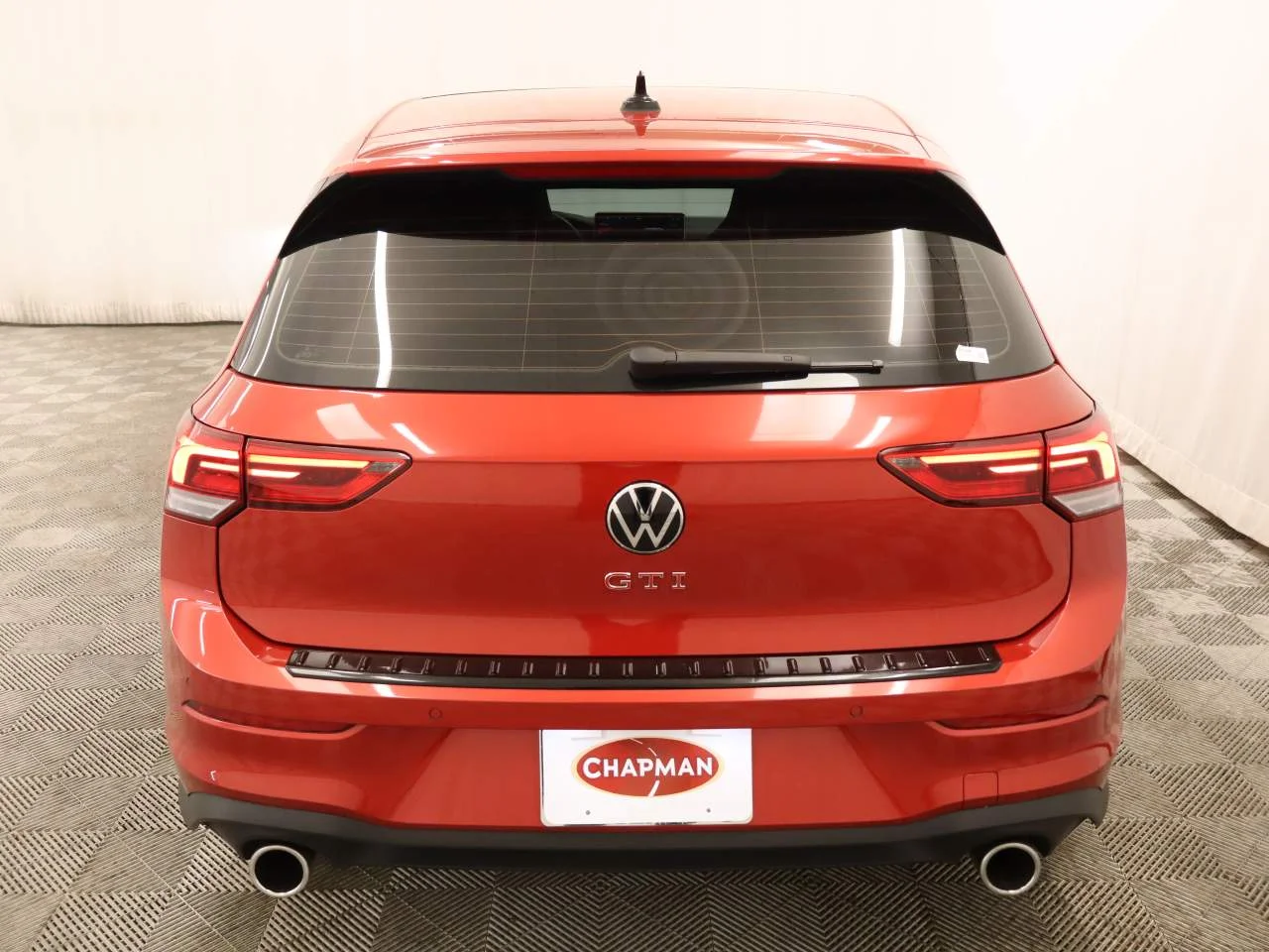 Certified Used 2025 Kings Red Metallic Volkswagen SE image 5