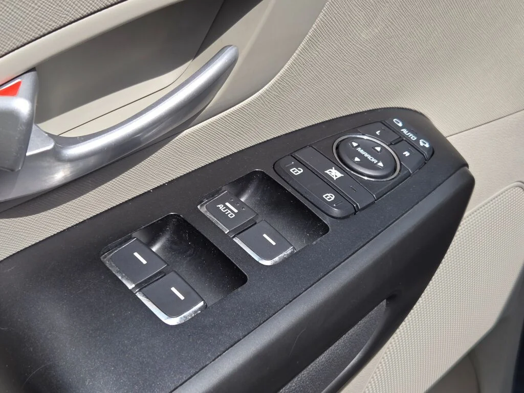 2017 Kia Sedona LX - Photo 21