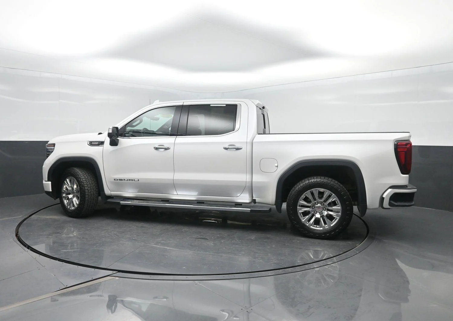 Used 2024 White Frost Tricoat GMC Denali image 46