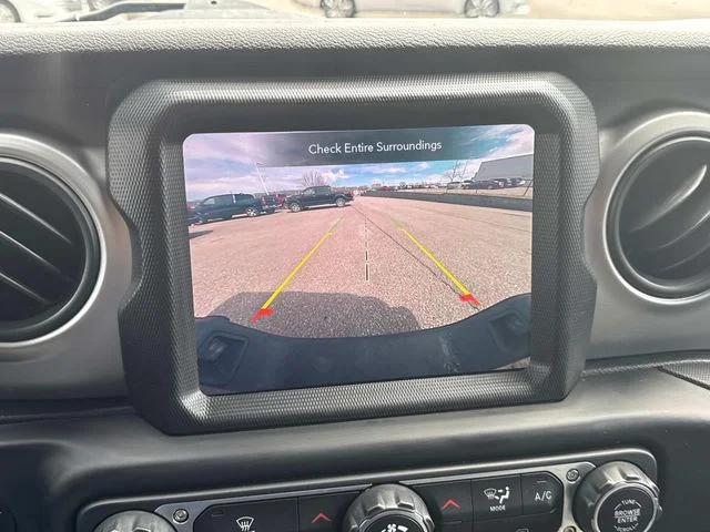 Used 2021  Jeep Sport image 35