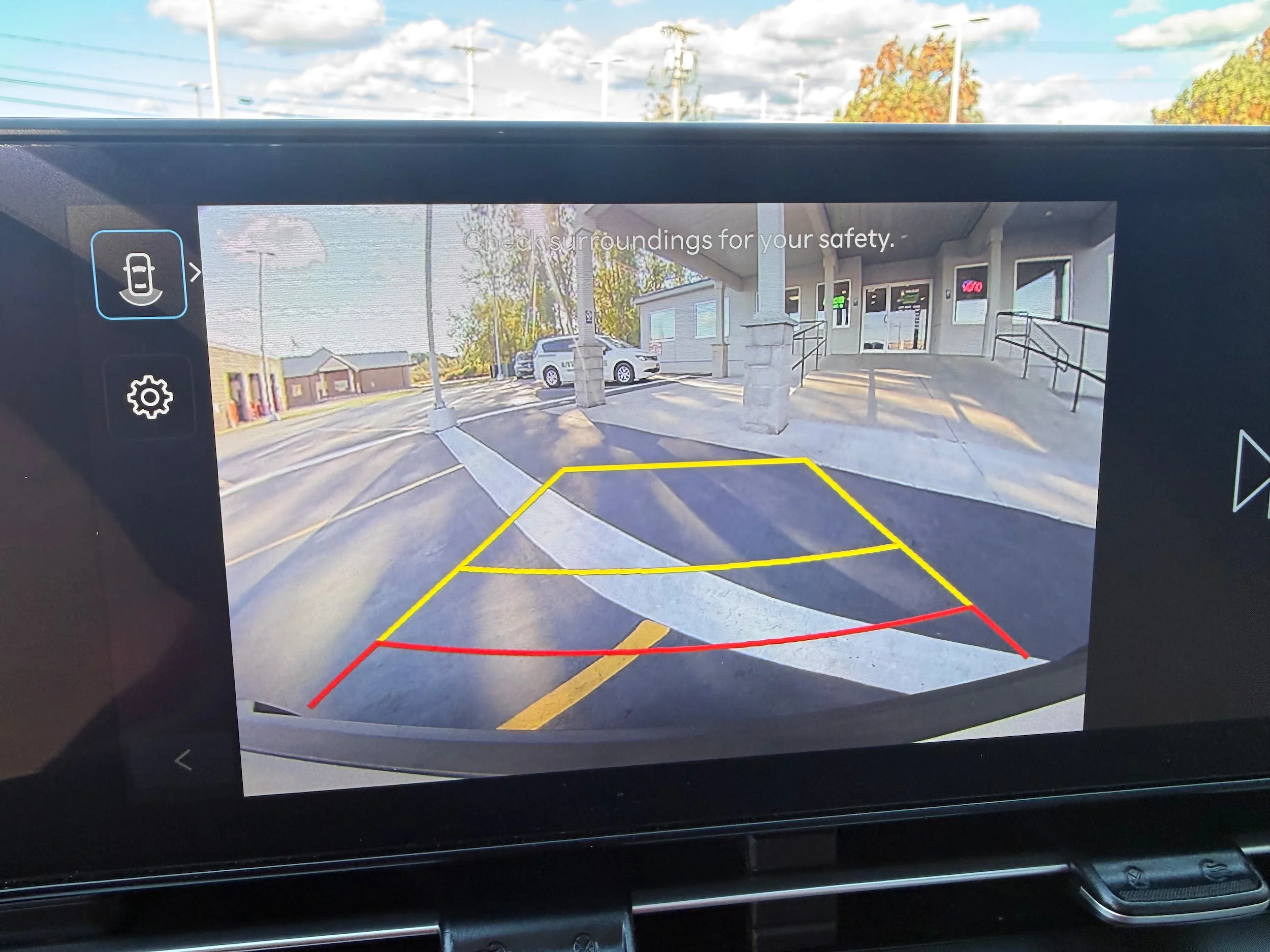 Used 2025 Atlas White Hyundai SEL image 17
