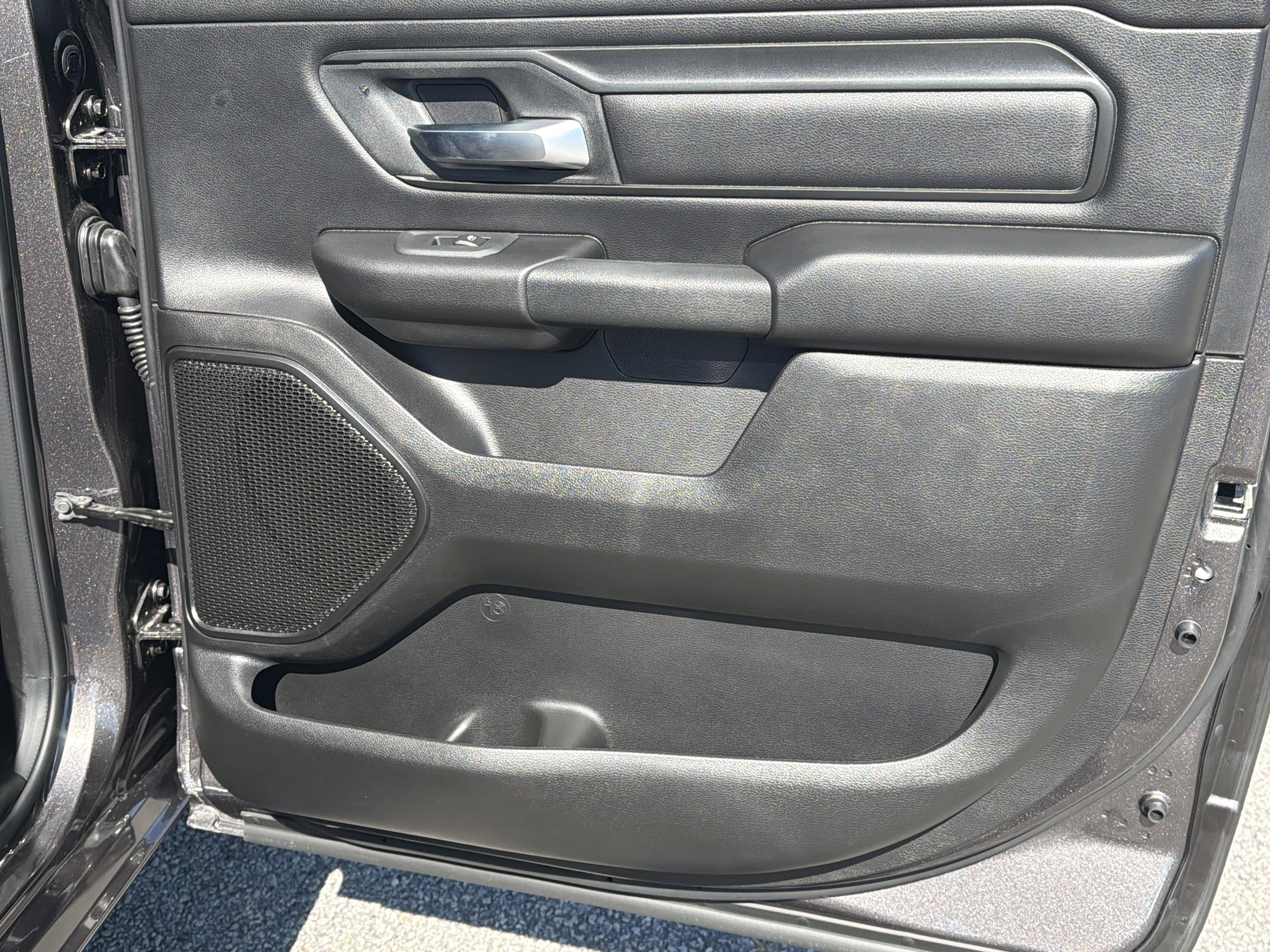 New 2026 Granite Crystal Metallic Clear-Coat Exterior Paint RAM Warlock image 17