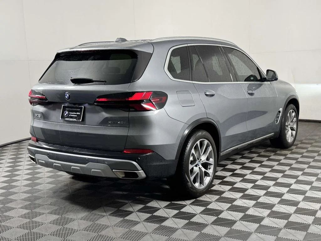 Certified Used 2024 Gray BMW xDrive40i image 10