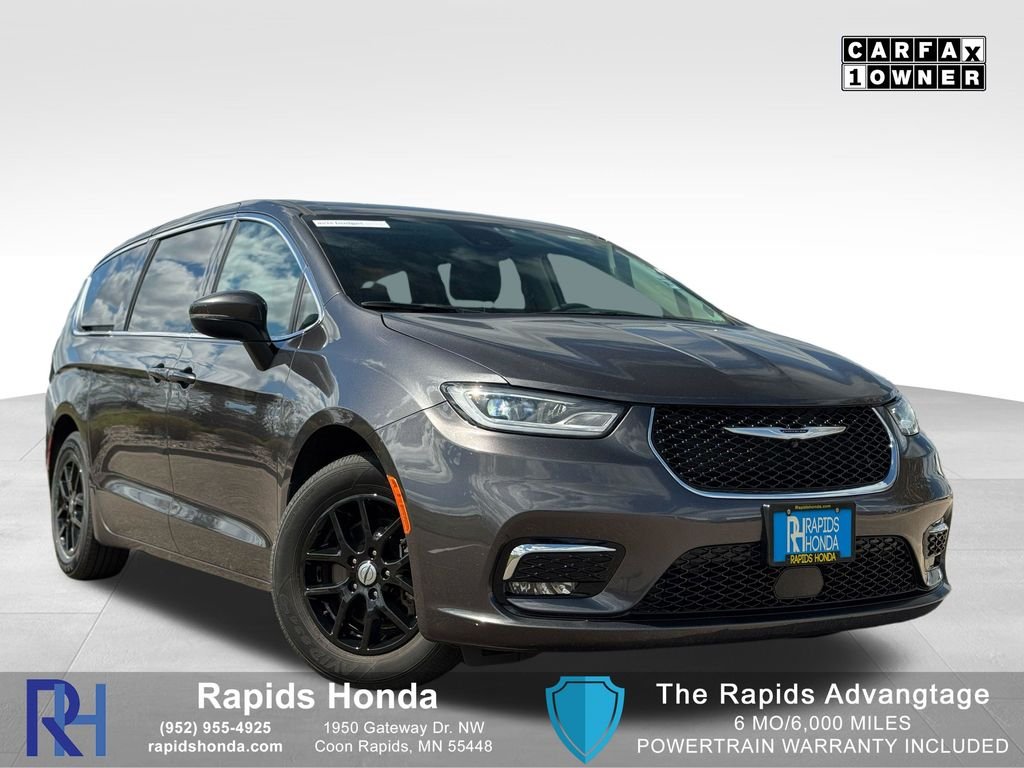 2023 Chrysler Pacifica Touring L's photo
