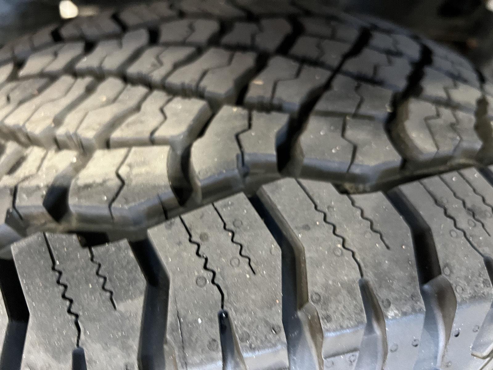 Used 2023 Carbonized Gray Ford LARIAT image 33