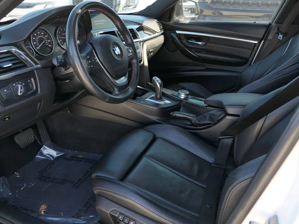 Used 2018 Alpine White BMW 330i image 11