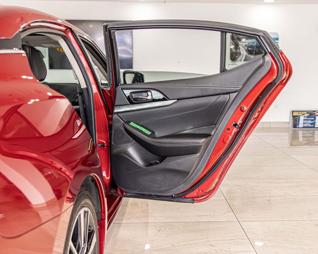 Used 2023 Red Nissan 3.5 SL image 41