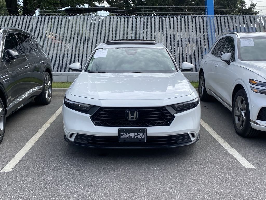 Used 2023 White Honda EX image 2