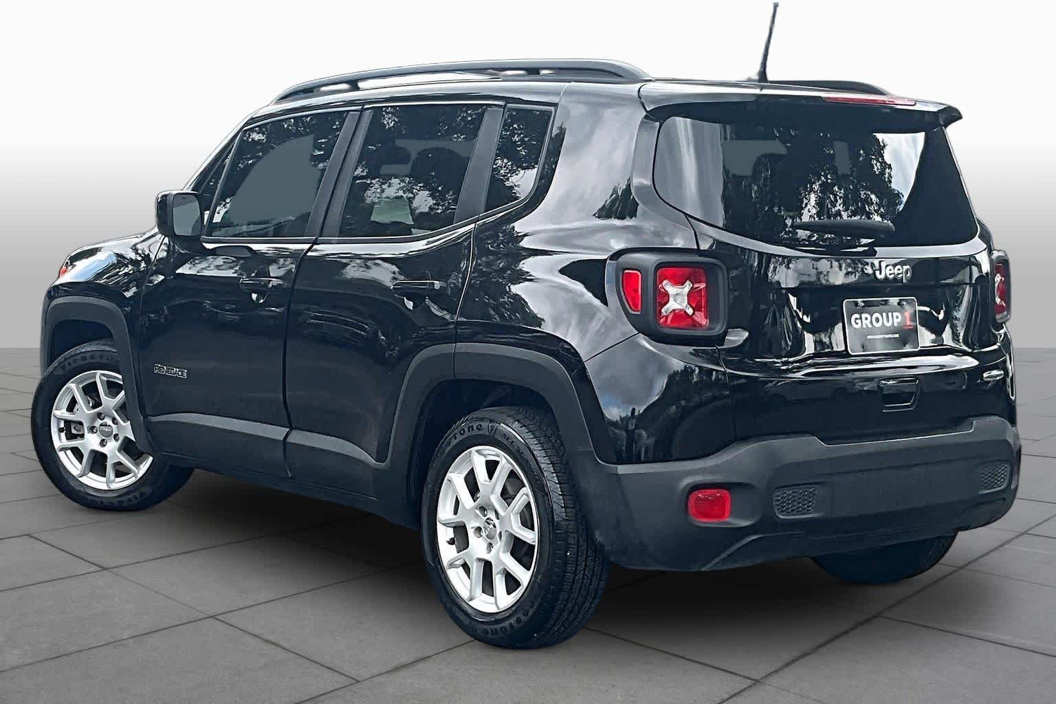 Used 2020 Black Clearcoat Jeep Latitude image 12