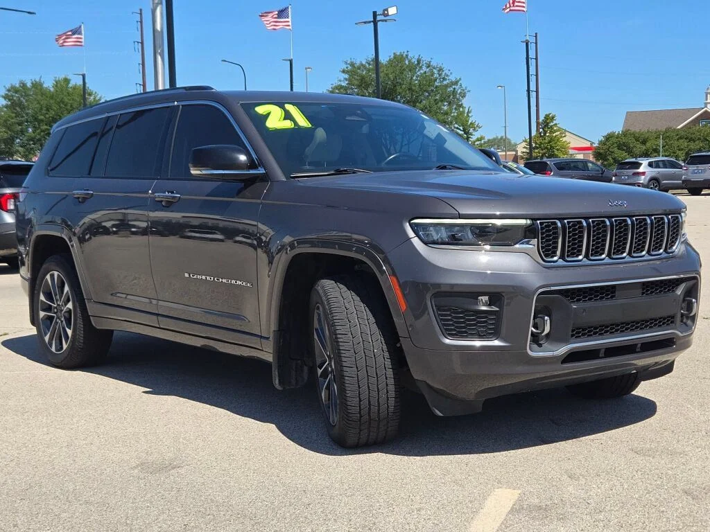 Certified Used 2021 Gray Metallic Jeep Overland image 5