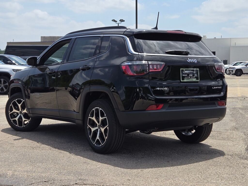New 2026 Diamond Black Crystal Pearlcoat Jeep Limited image 14