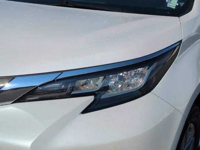 Used 2023 Beige Toyota XLE image 9