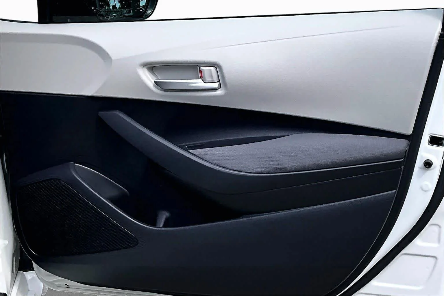 Used 2021 Super White Toyota LE image 27