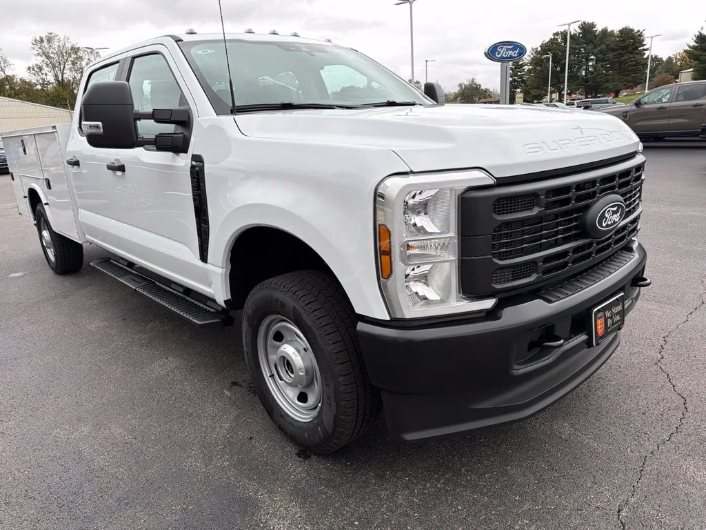 New 2027 Oxford White Ford F-350® XL image 7