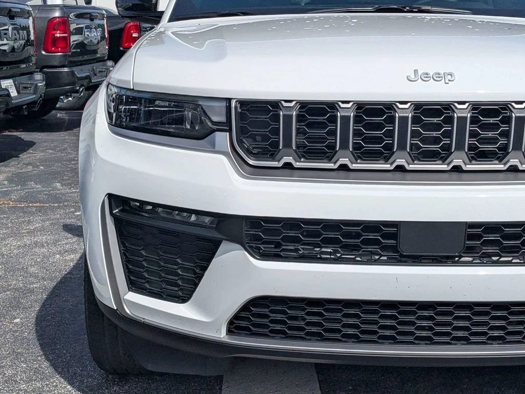 Used 2026 White Jeep Limited image 9