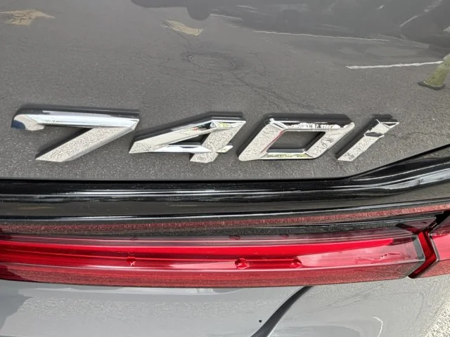 Used 2022 Dravit Grey Metallic BMW 740i xDrive ~PREMIUM & EXECUTIVE PACKAGE !! image 8