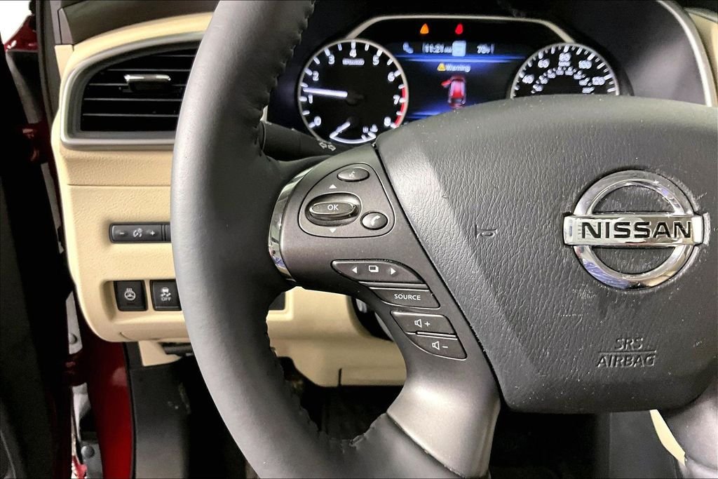 Used 2022 Red Nissan Platinum image 10