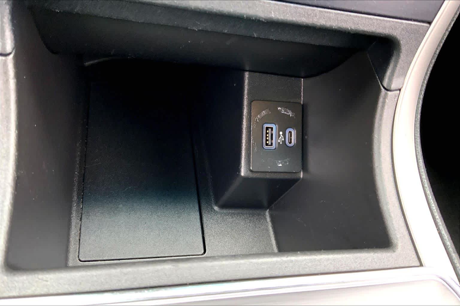 Used 2022 Oxford White Ford SEL image 30