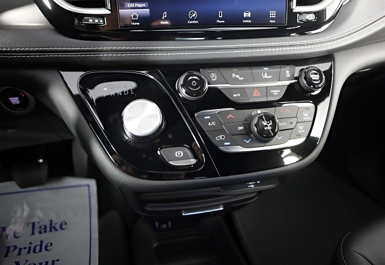 2026 Chrysler Pacifica Select - Photo 15