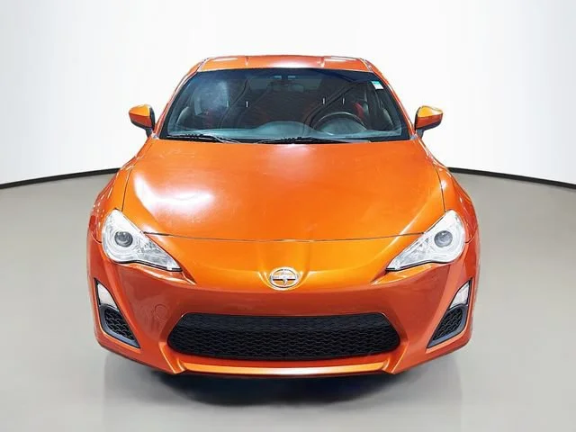 Used 2015  Scion NA image 2