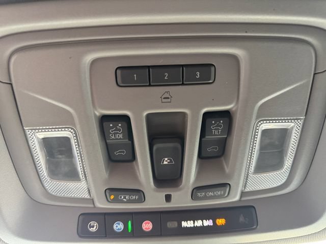 Used 2022 WHITE FROST TRICOAT GMC Denali image 29