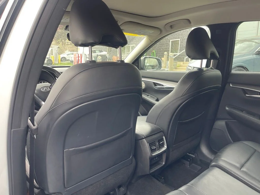Used 2023 White INFINITI LUXE image 15